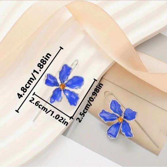 🌺 NEW Stunning hand painted blue drop flower earrings 🌺 - Picture 5 of 5